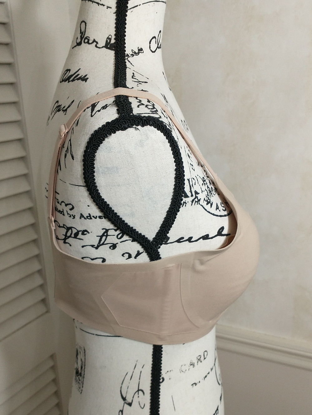 Honey Love Crossover Wireless Bra, Size Medium, Nude Color - Picture 4 of 8